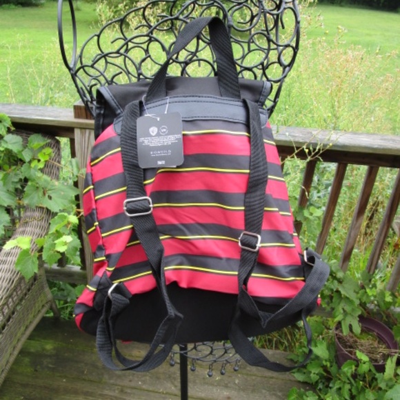 Harry Potter Hogwarts Crest Backpack - Red and Black - Picture 8 of 8